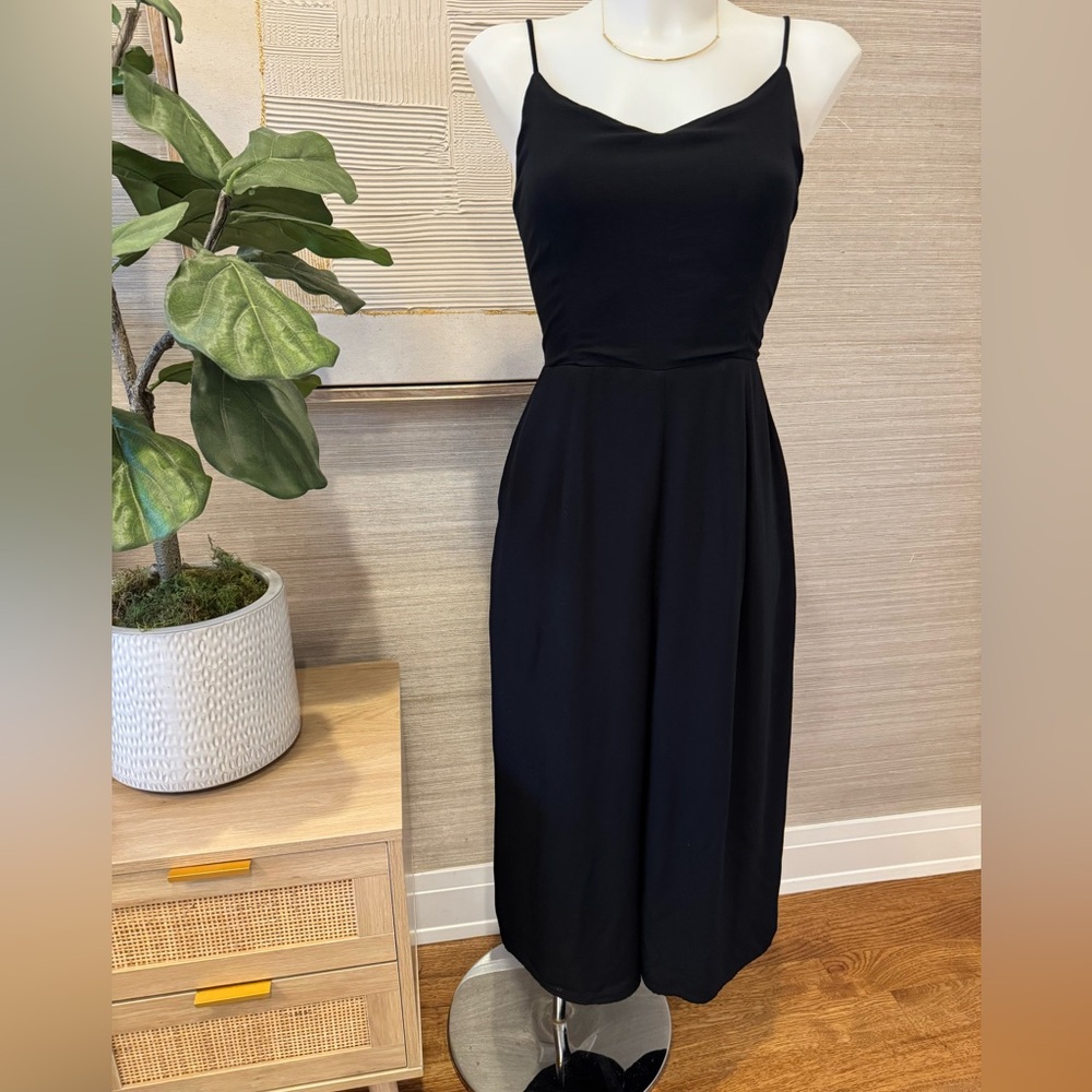 **NWT** SOCIALITE | Cropped Jumpsuit Wide Leg Adjustable Strap Soft V Neckline